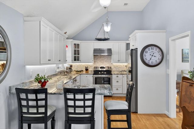 3 Crestview Dr, Harwich, MA 02645