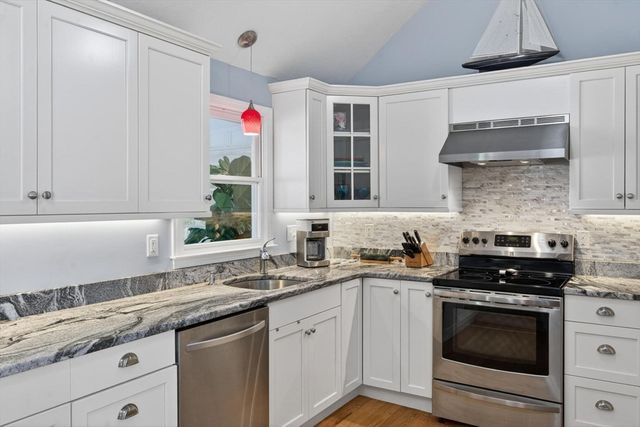 3 Crestview Dr, Harwich, MA 02645