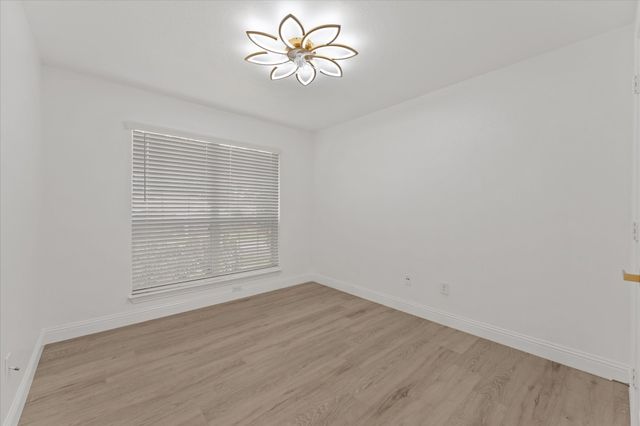 322 Hillcroft Drive, Duncanville, TX 75137