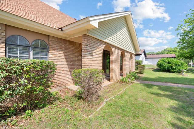 1602 Wagon Wheel Trail, Pantego, TX 76013