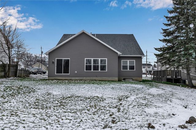 5200 Berg Road, West Seneca, NY 14218