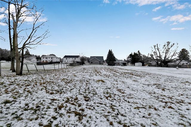 5200 Berg Road, West Seneca, NY 14218