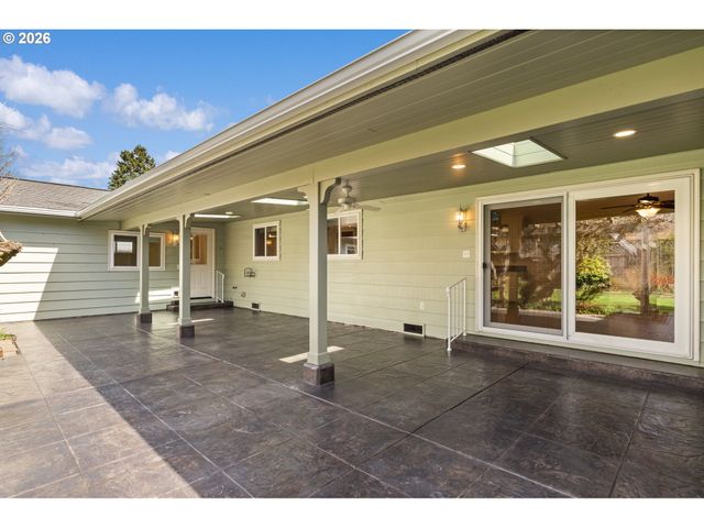 394 CHERRY Dr, Eugene, OR 97401