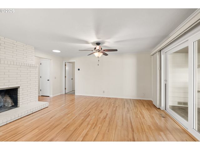 394 CHERRY Dr, Eugene, OR 97401