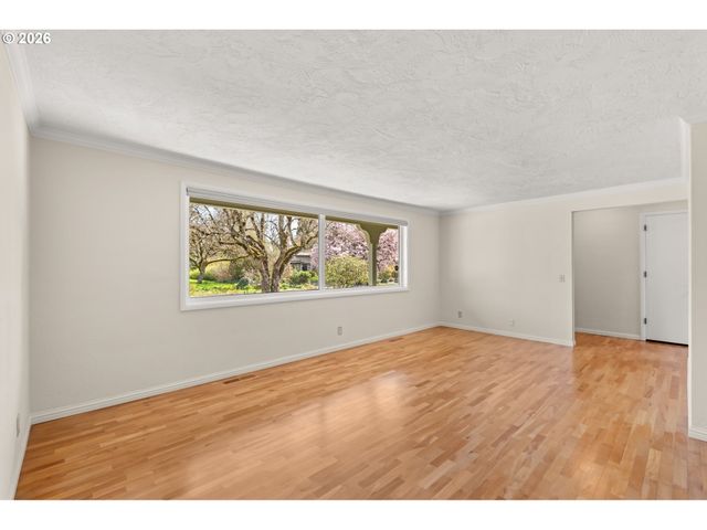 394 CHERRY Dr, Eugene, OR 97401