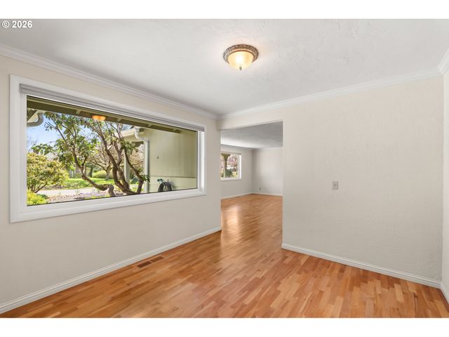 394 CHERRY Dr, Eugene, OR 97401