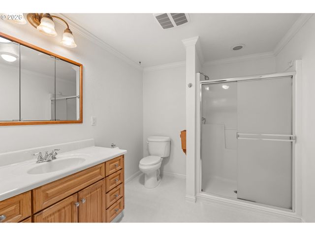 394 CHERRY Dr, Eugene, OR 97401