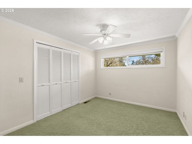 394 CHERRY Dr, Eugene, OR 97401