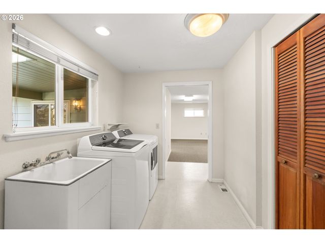 394 CHERRY Dr, Eugene, OR 97401