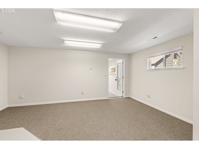 394 CHERRY Dr, Eugene, OR 97401