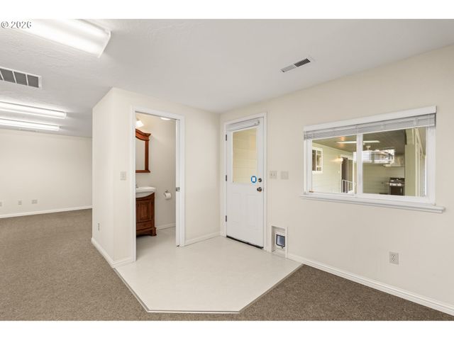 394 CHERRY Dr, Eugene, OR 97401