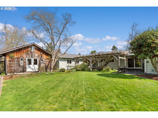 394 CHERRY Dr, Eugene, OR 97401