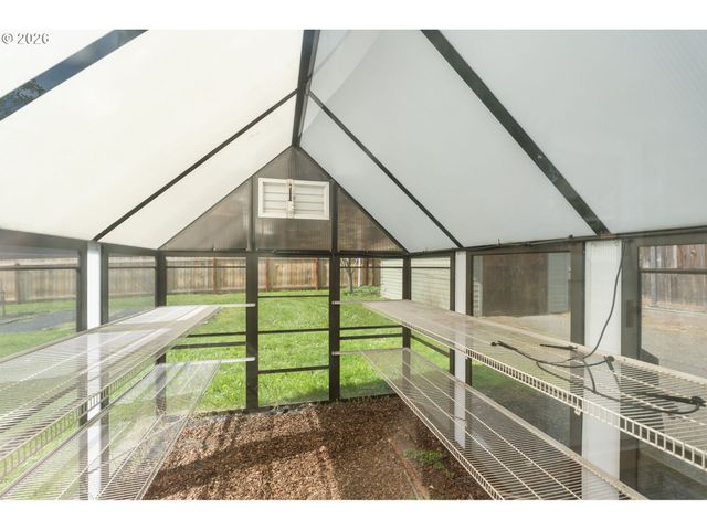 394 CHERRY Dr, Eugene, OR 97401