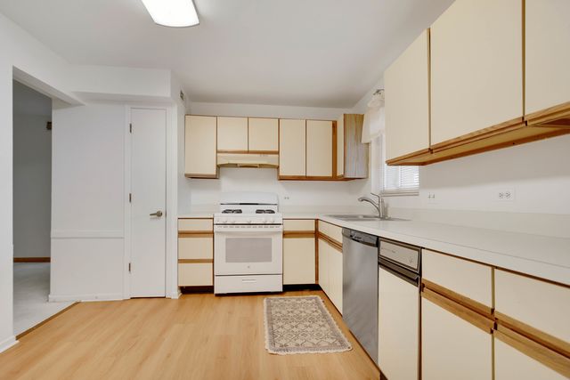 5960 Lake Bluff Drive 302, Tinley Park, IL 60477