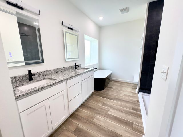 35 Wolves Lane, Reeds Spring, MO 65737
