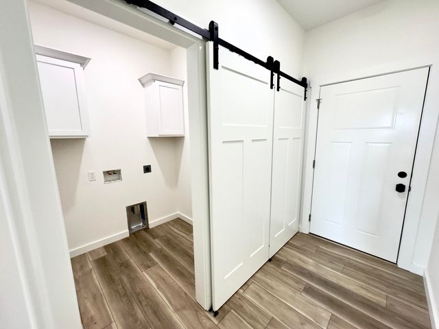 35 Wolves Lane, Reeds Spring, MO 65737