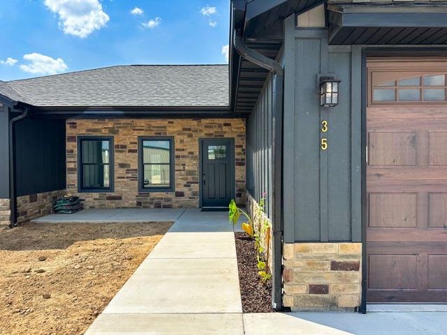 35 Wolves Lane, Reeds Spring, MO 65737