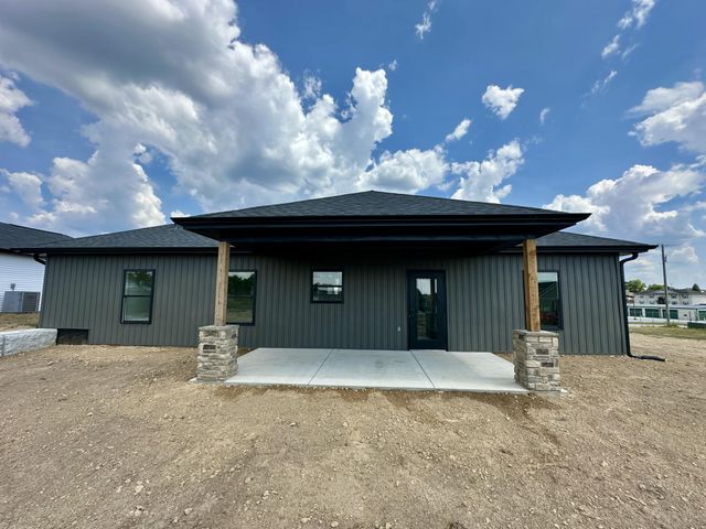 35 Wolves Lane, Reeds Spring, MO 65737