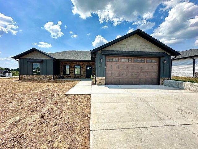 35 Wolves Lane, Reeds Spring, MO 65737