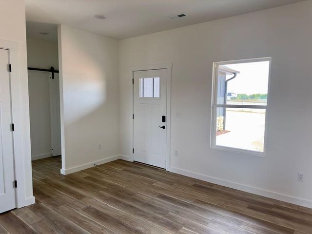 35 Wolves Lane, Reeds Spring, MO 65737