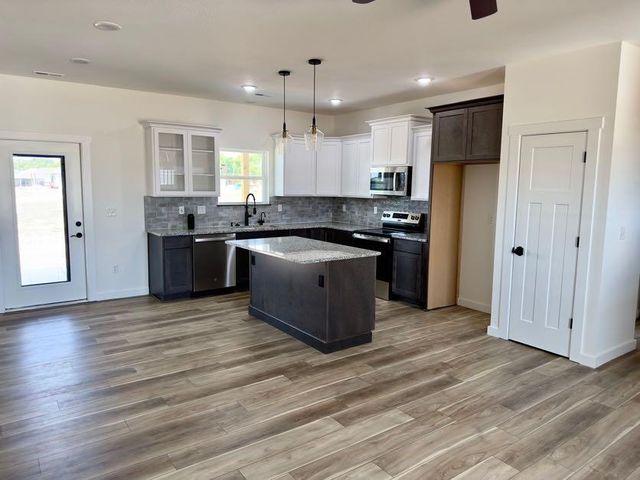 35 Wolves Lane, Reeds Spring, MO 65737