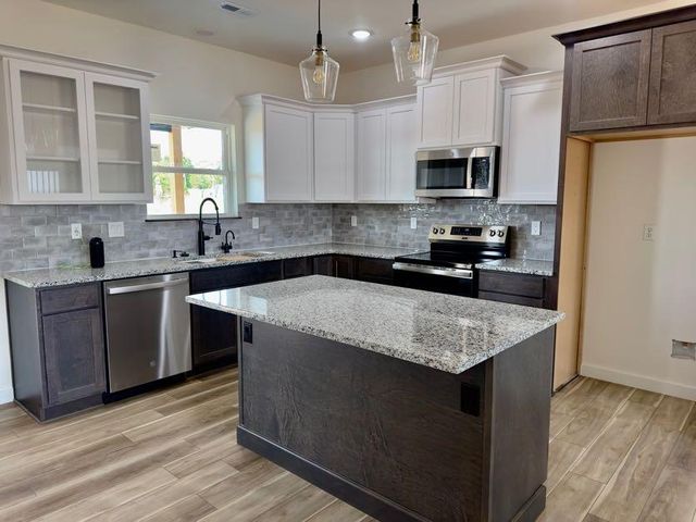 35 Wolves Lane, Reeds Spring, MO 65737