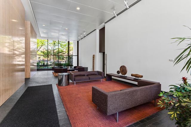 1560 N Sandburg Terrace 4011J, Chicago, IL 60610