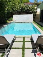 1636 Courtney Avenue, Los Angeles, CA 90046