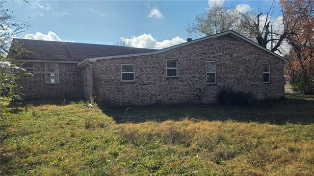 203 South Street, Flippin, AR 72634