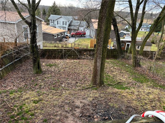 15 Layton St, Lyons, NY 14489