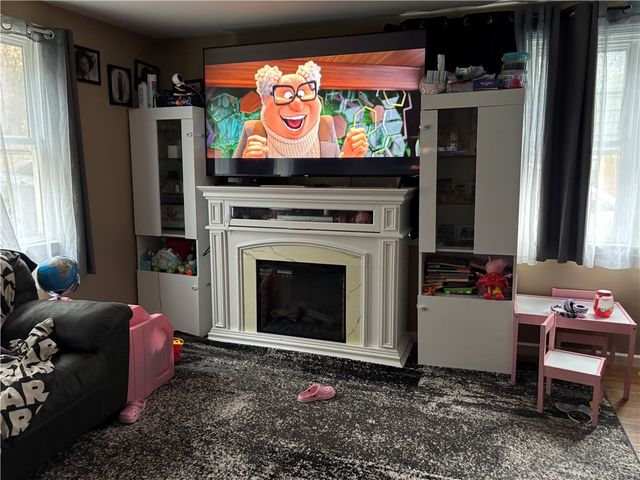 15 Layton St, Lyons, NY 14489