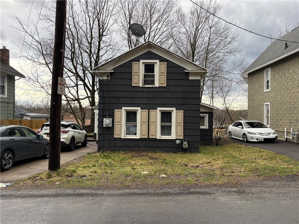 15 Layton St, Lyons, NY 14489