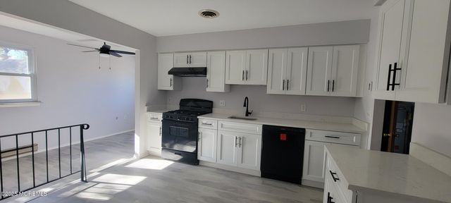 6 Holyoke Court, Whiting, NJ 08759