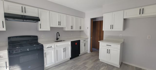 6 Holyoke Court, Whiting, NJ 08759