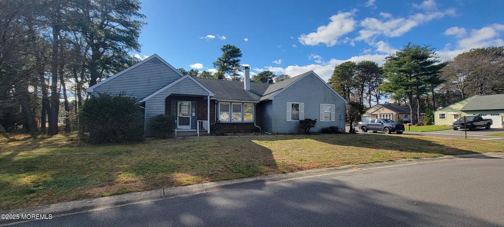 6 Holyoke Court, Whiting, NJ 08759