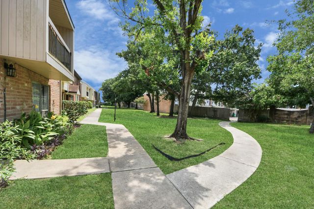 4725 Indian Trail 3, Baytown, TX 77521