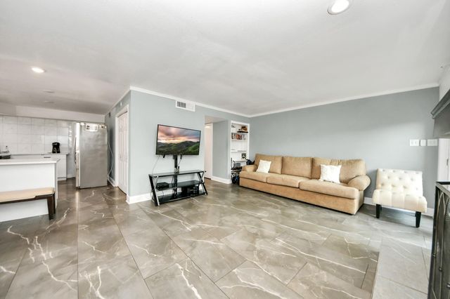 4725 Indian Trail 3, Baytown, TX 77521