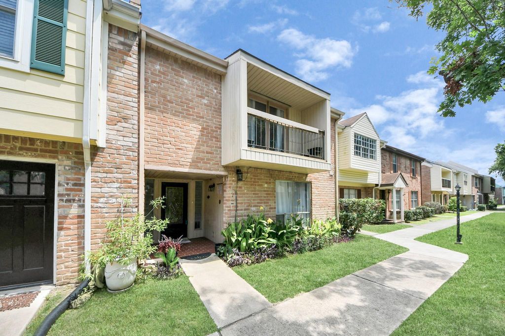 4725 Indian Trail 3, Baytown, TX 77521