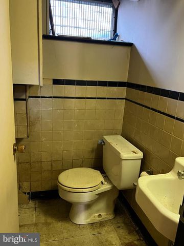 6615 N LAWRENCE ST, Philadelphia, PA 19126