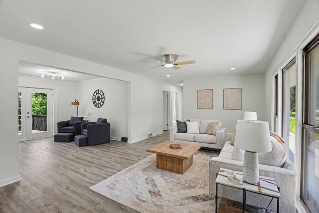 6903 Colby Avenue, Windsor Heights, IA 50324