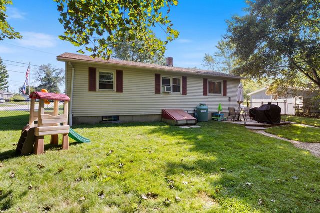 2 Hemlock Circle, Dover, NH 03820