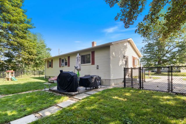 2 Hemlock Circle, Dover, NH 03820