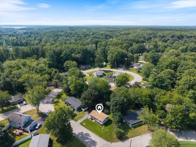 2 Hemlock Circle, Dover, NH 03820