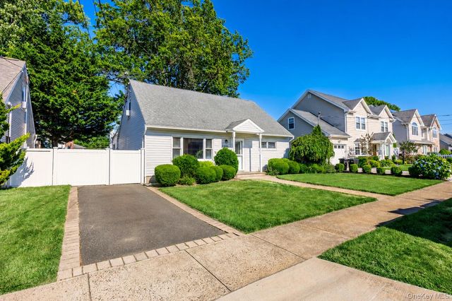 2355 Penatiquit Avenue, Seaford, NY 11783