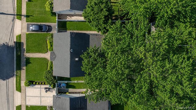 2355 Penatiquit Avenue, Seaford, NY 11783