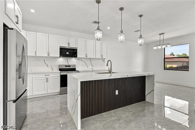 3900 25th ST SW, Lehigh Acres, FL 33976