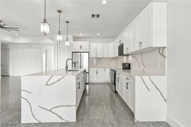 3900 25th ST SW, Lehigh Acres, FL 33976