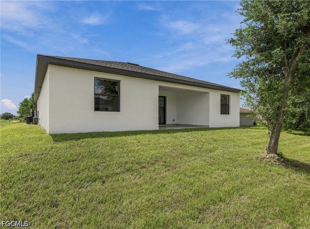 3900 25th ST SW, Lehigh Acres, FL 33976