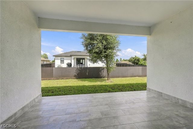 3900 25th ST SW, Lehigh Acres, FL 33976