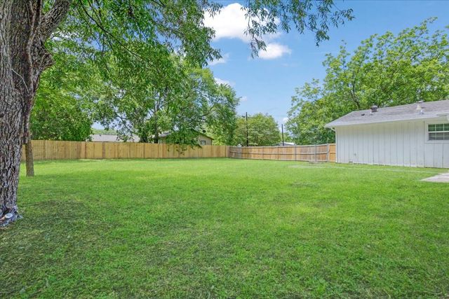 408 N Gowdy Street, Whitewright, TX 75491